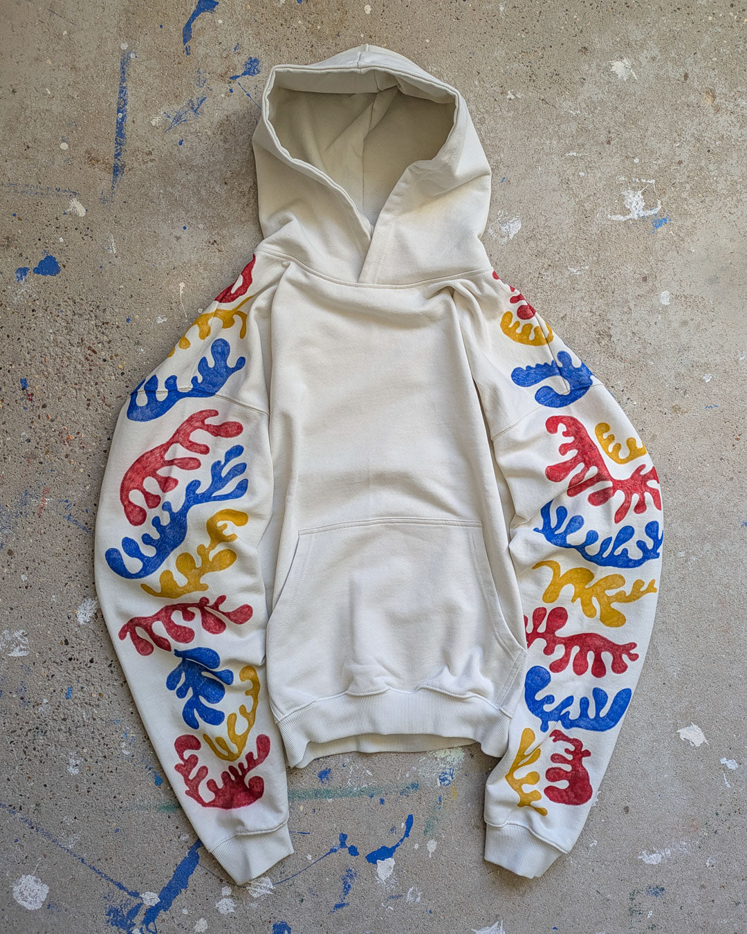 HOODIES & SWEATSHIRTS